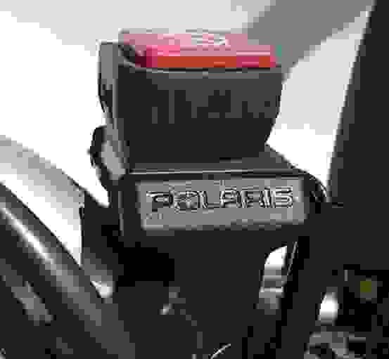 Ограничитель кнопки выключения двигателя снегохода