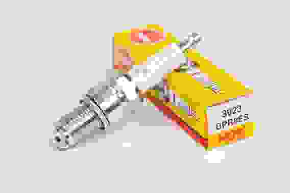 Свеча зажигания NGK BPR8ES, 3923